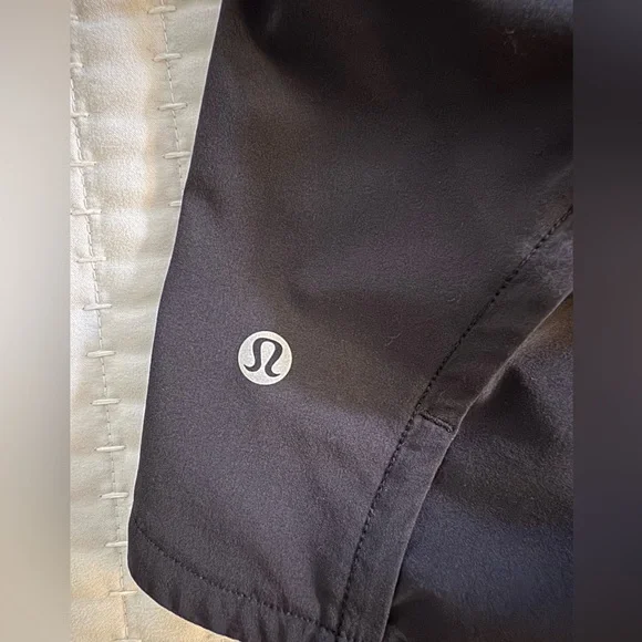 Lululemon speed up shorts - black, size 6, 4 inch inseam - Picture 3 of 8